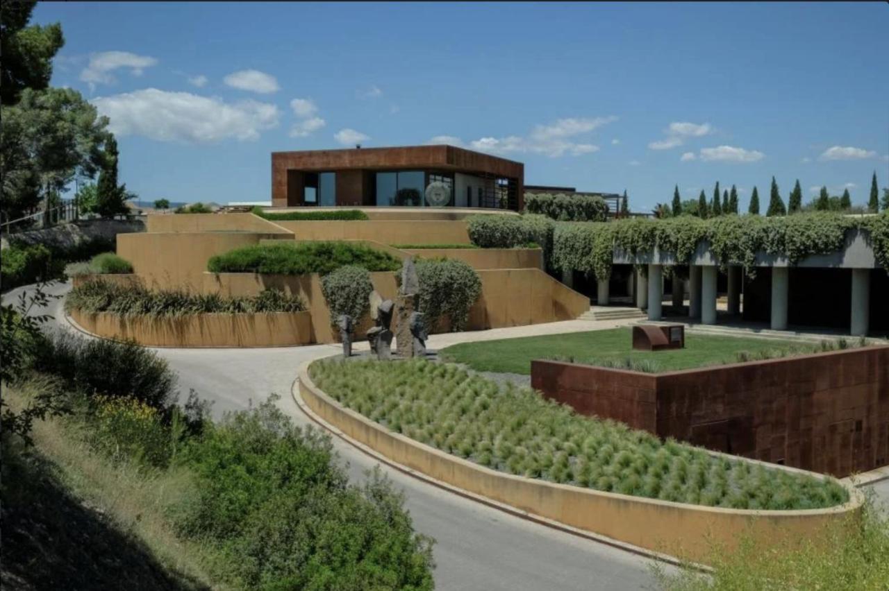 Tina De Vila, En La Capital Del Vino Vilafranca del Penedes Exterior photo
